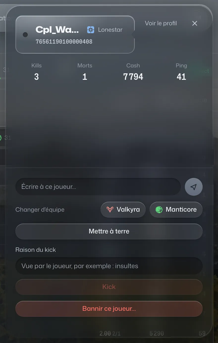 Panneau d'un joueur : message privé, changement d'équipe, mise à terre, kick avec raison et bouton Bannir.